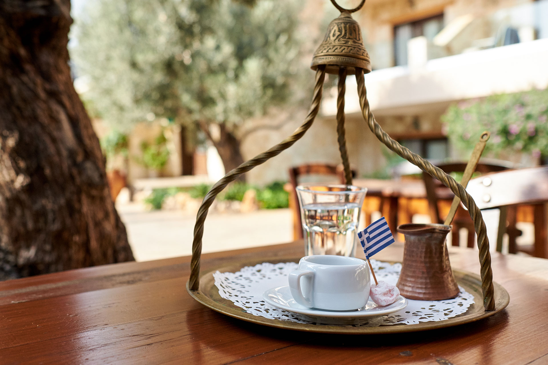 Καφενείο ξενοδοχείου που έχει σερβιριστεί ο παραδοσιακός καφές