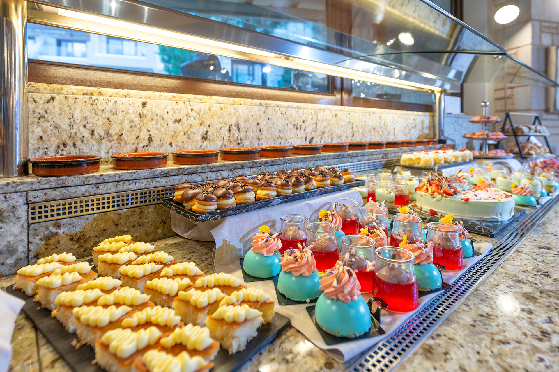 Ξενοδοχείο με μπουφέ φαγητού